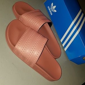 Adilette W